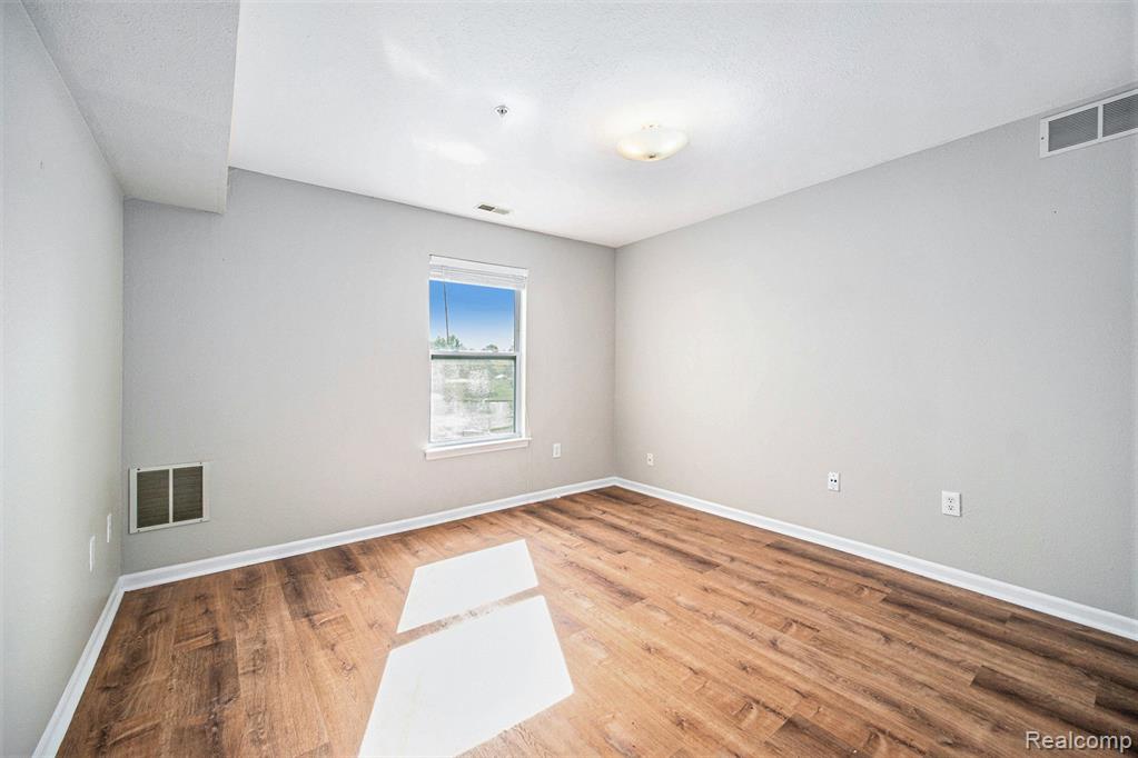 1533 Weatherstone Drive, Ann Arbor, MI 48108 — Photo 12