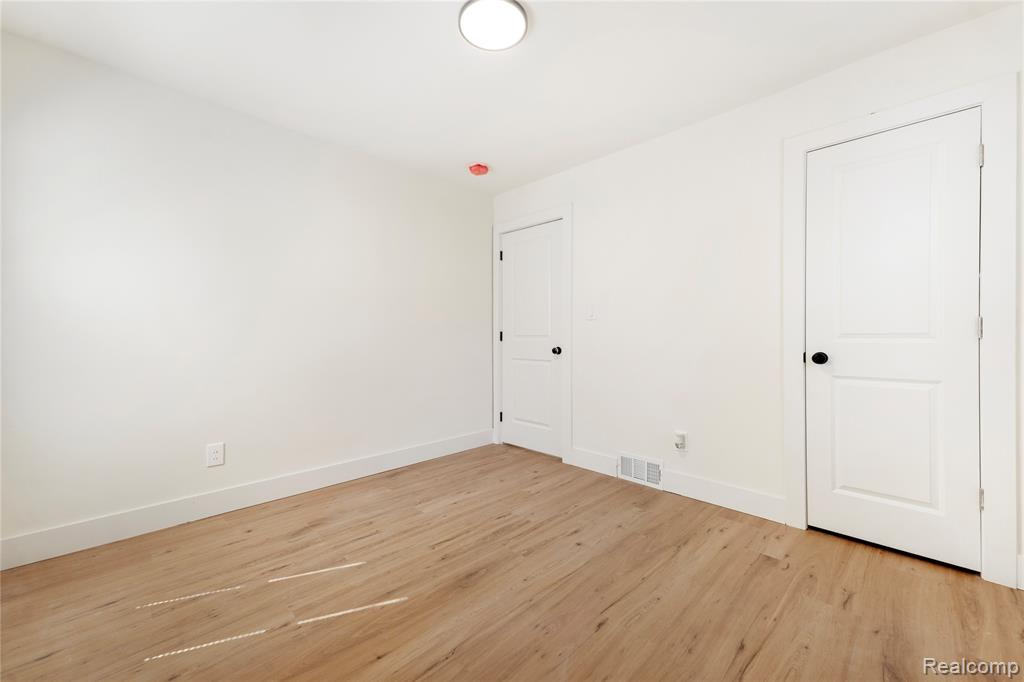 24220 Cloverlawn Street, Oak Park, MI 48237 — Photo 21