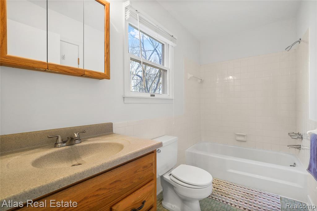 4386 Bennett Drive, Burton, MI 48519 — Photo 52