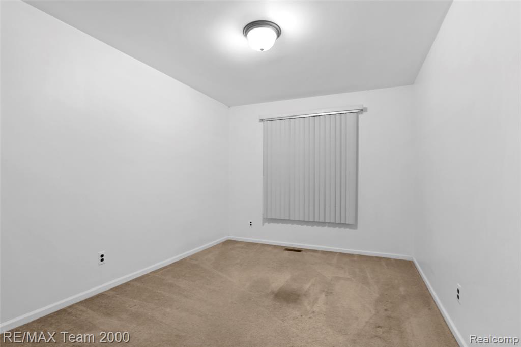 25134 Ann Arbor Trail, Dearborn Heights, MI 48127 — Photo 17