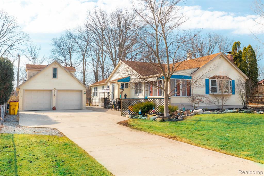8515 Lake Road, Grosse Ile, MI 48138 — front exterior