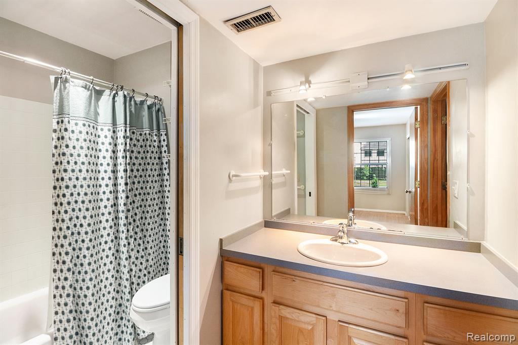 841 Bloomfield Village Boulevard, D, Auburn Hills, MI 48326 — Photo 16