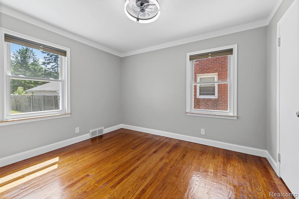 20700 Damman Street, Harper Woods, MI 48225 — Photo 12