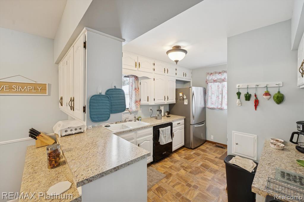 707 Briarwood Lane, Fenton, MI 48430 — Photo 6