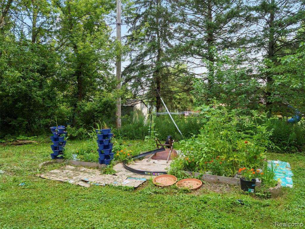 8497 Hickory Hill Drive, Grand Blanc, MI 48439 — Photo 38