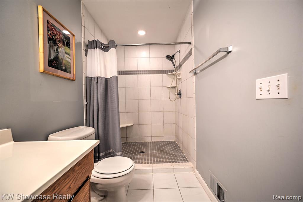 5806 KING JAMES, Waterford, MI 48327 — Photo 41