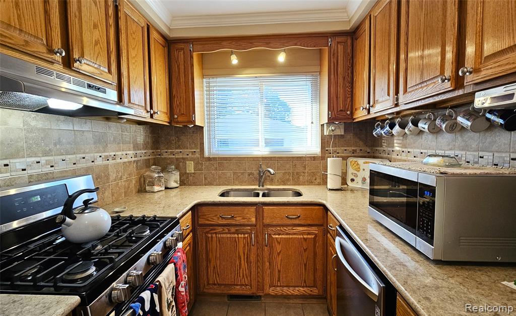 708 Knight Street, Milford, MI 48381 — Photo 7