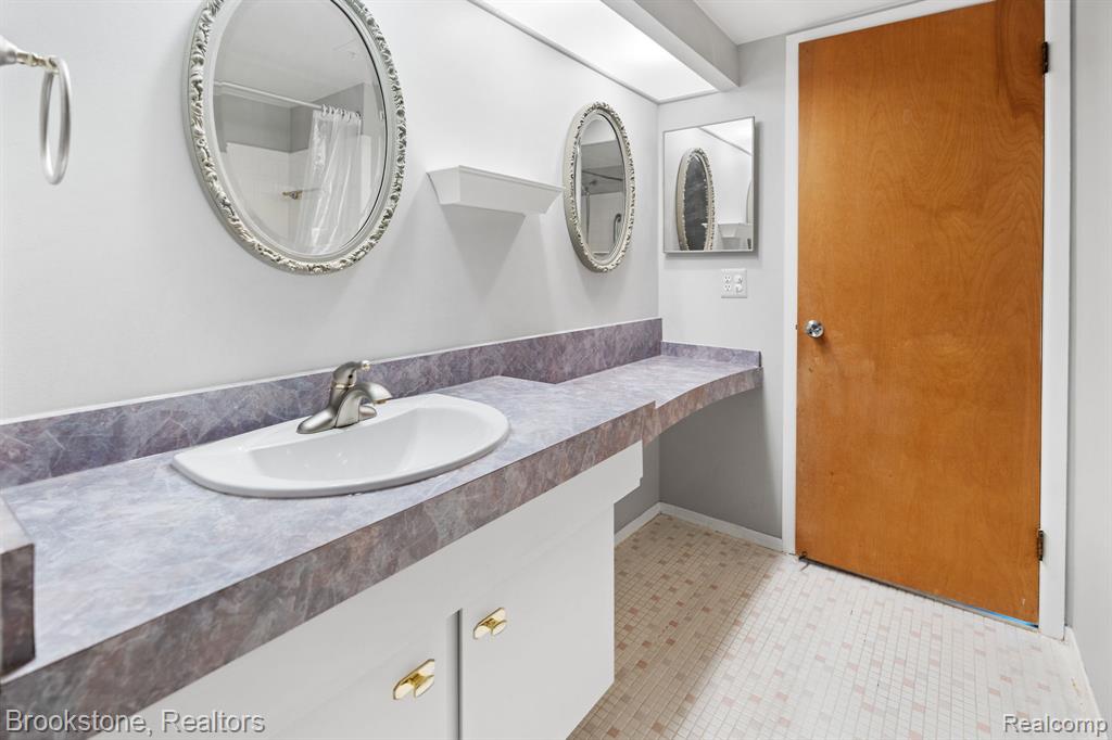 8465 KENNEDY Circle, Warren, MI 48093 — Photo 15