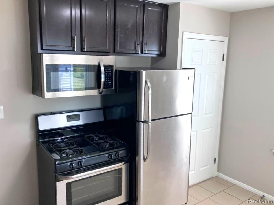 959 E SHEVLIN Avenue, Hazel Park, MI 48030 — Photo 8