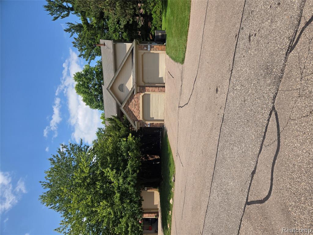 37066 Kirkshire Court, Farmington, MI 48331