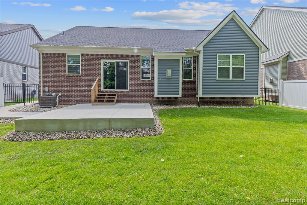 47467 Bayside Circle W, Chesterfield, MI 48047 — Photo 26