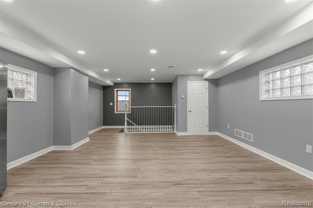 9 Walnut Street, Wyandotte, MI 48192 — Photo 8