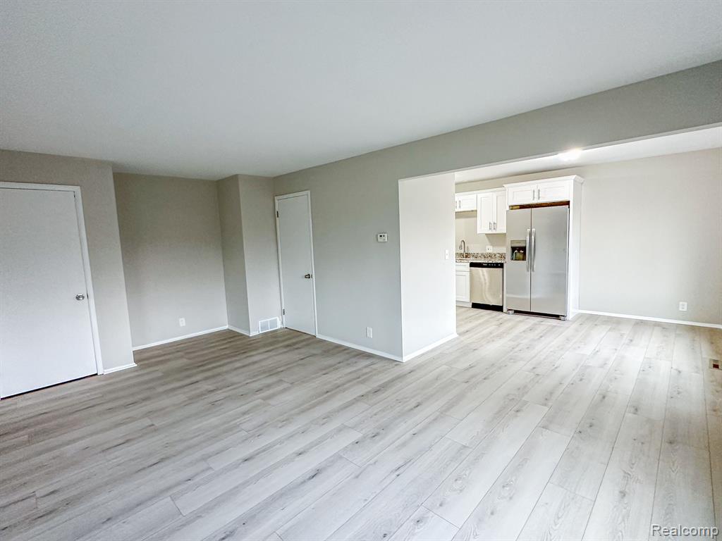 32718 GRAND RIVER Avenue, D3, Farmington, MI 48336 — Photo 5