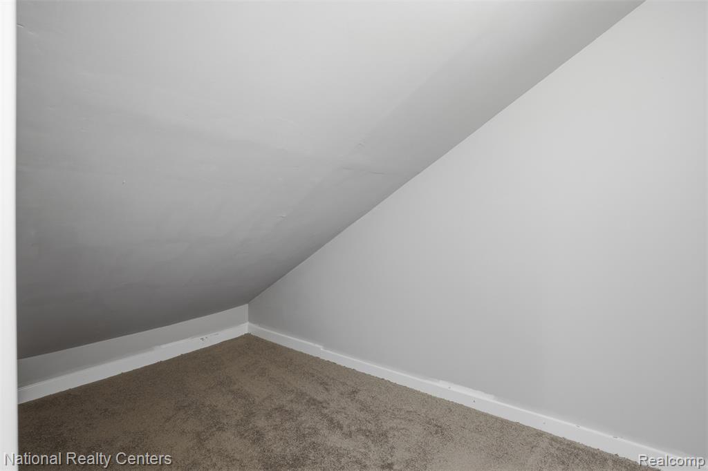3889 Lakewood Drive, Waterford, MI 48329 — Photo 56