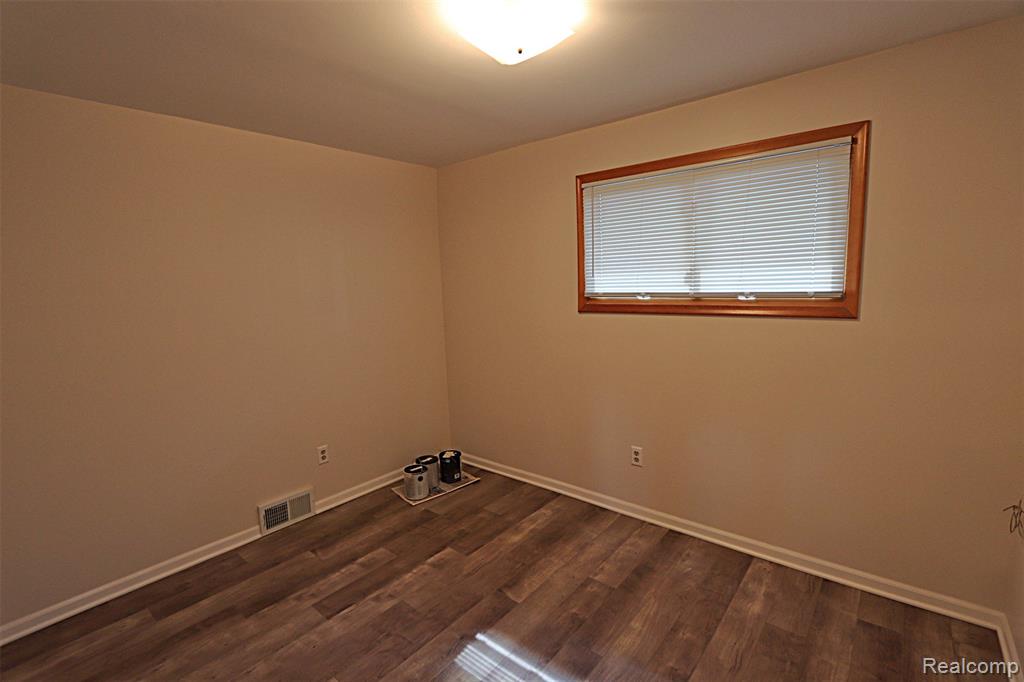 6964 Norborne Avenue, Dearborn Heights, MI 48127 — Photo 16