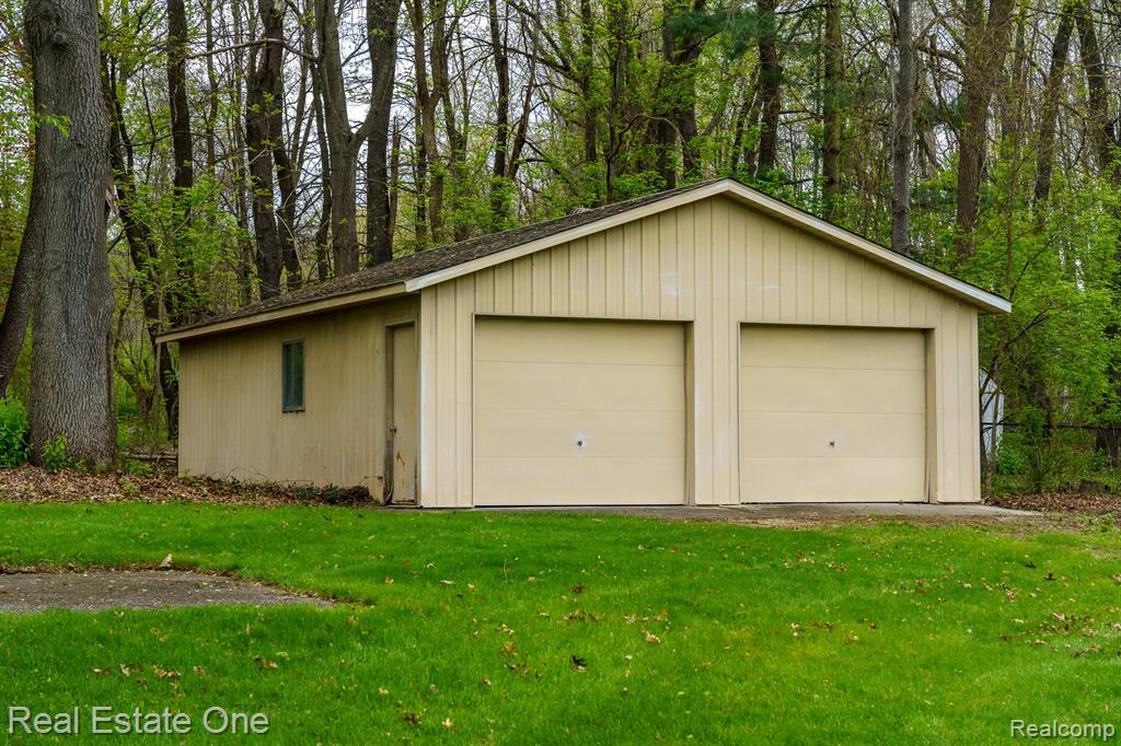 9243 Sherwood Drive, Davisburg, MI 48350 — Photo 45