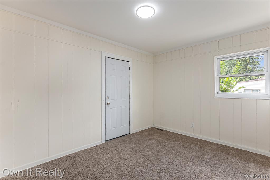 8555 Sorrento Street, Detroit, MI 48228 — Photo 23