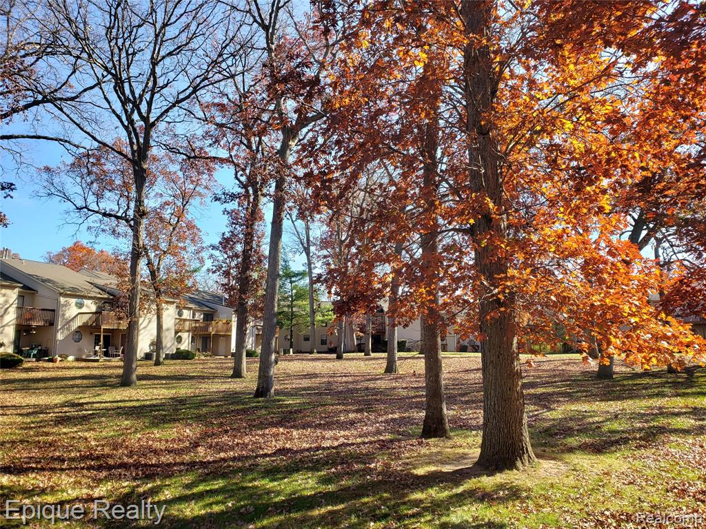 4977 OAK HILL Drive, Waterford, MI 48329 — Photo 32