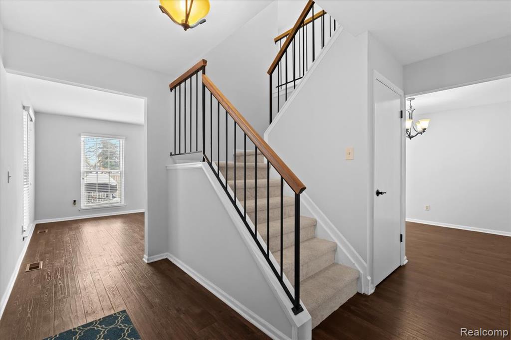 21106 W Glen Haven Circle, Novi, MI 48167 — Photo 4