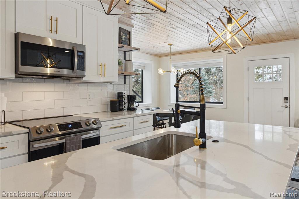 6245 W HIGGINS LAKE Drive, Roscommon, MI 48653 — Photo 40