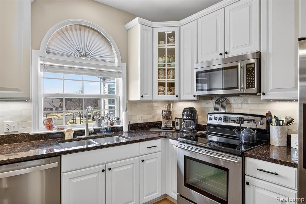 2946 Hunley Drive, Ann Arbor, MI 48105 — Photo 8