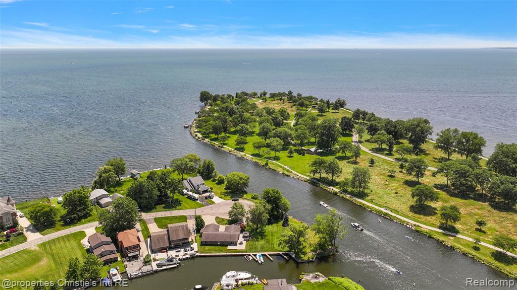 37337 LAKESHORE Drive, Harrison Township, MI — Photo 29