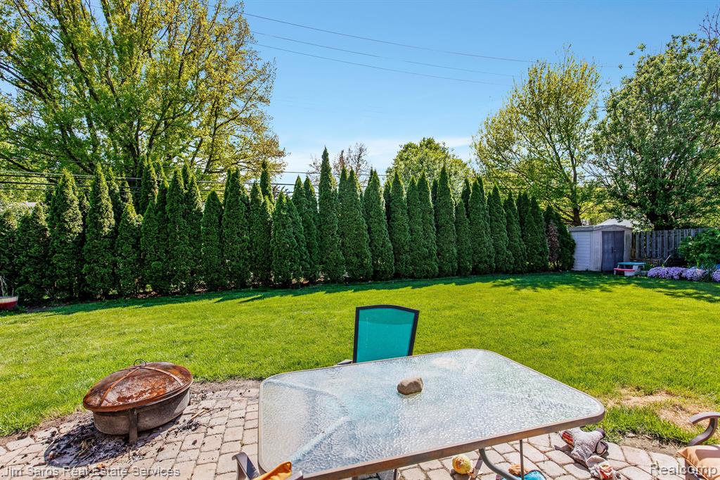 935 S Brys Drive, Grosse Pointe Woods, MI 48236 — Photo 15