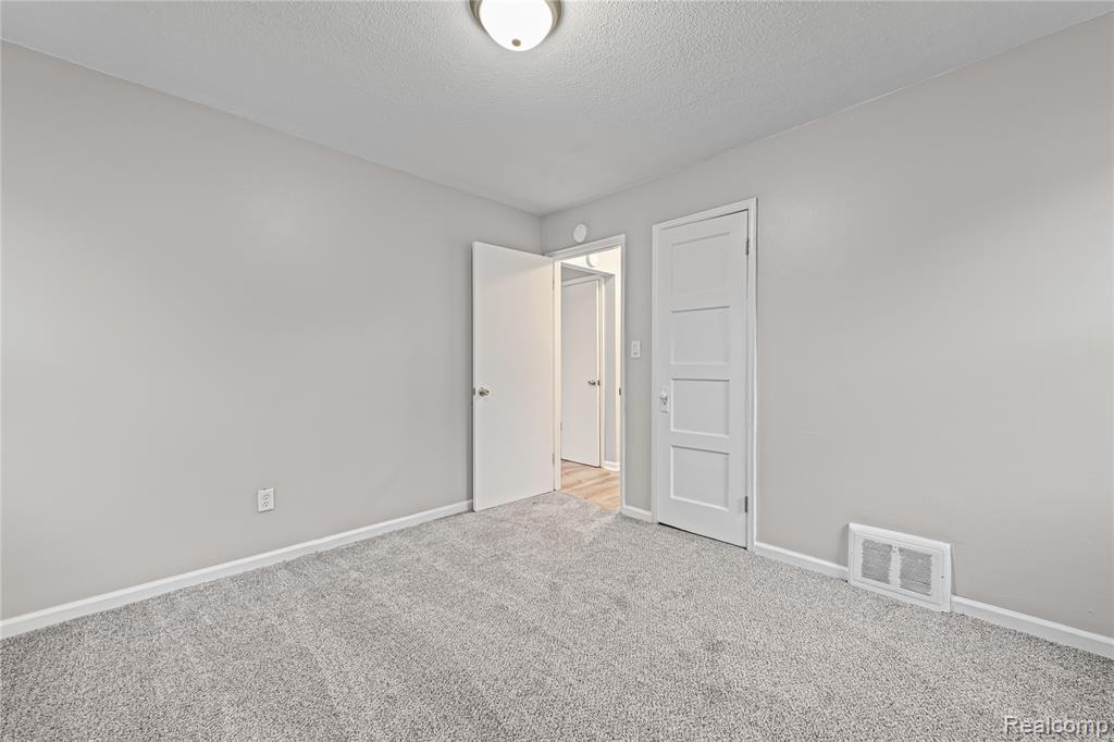 530 Mayflower Avenue, Lincoln Park, MI 48146 — Photo 8