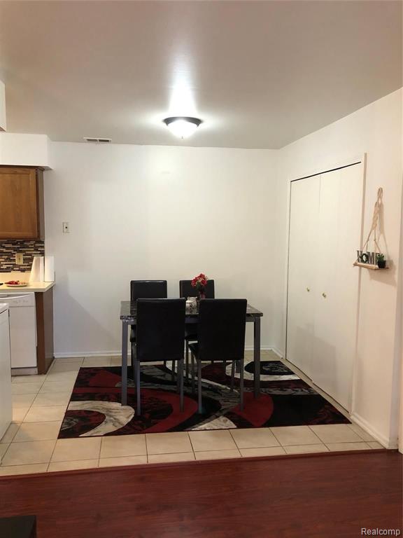 35471 HICKORY WOODS DR, Clinton Twp, MI 48035 — Photo 11