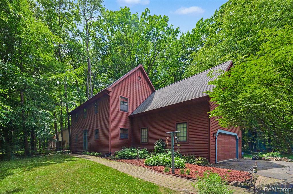 1435 Rolling Hills Drive, Howell, MI 48843