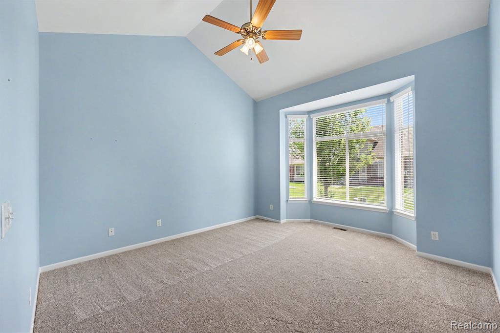 6670 Lexington Avenue S, Shelby Twp, MI 48317 — Photo 16