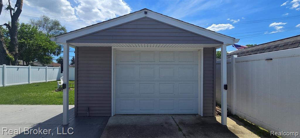29521 Florence Street, Garden City, MI — Photo 14
