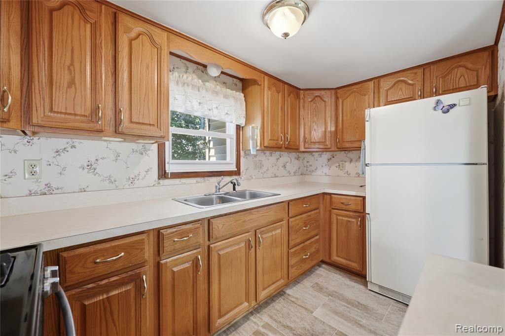 3700 Sylvester Drive, Dryden, MI 48428 — Photo 11