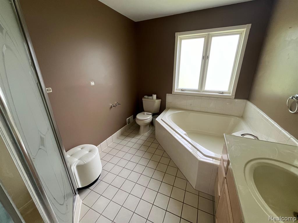 969 BOGIE LAKE Road, White Lake, MI 48383 — Photo 11