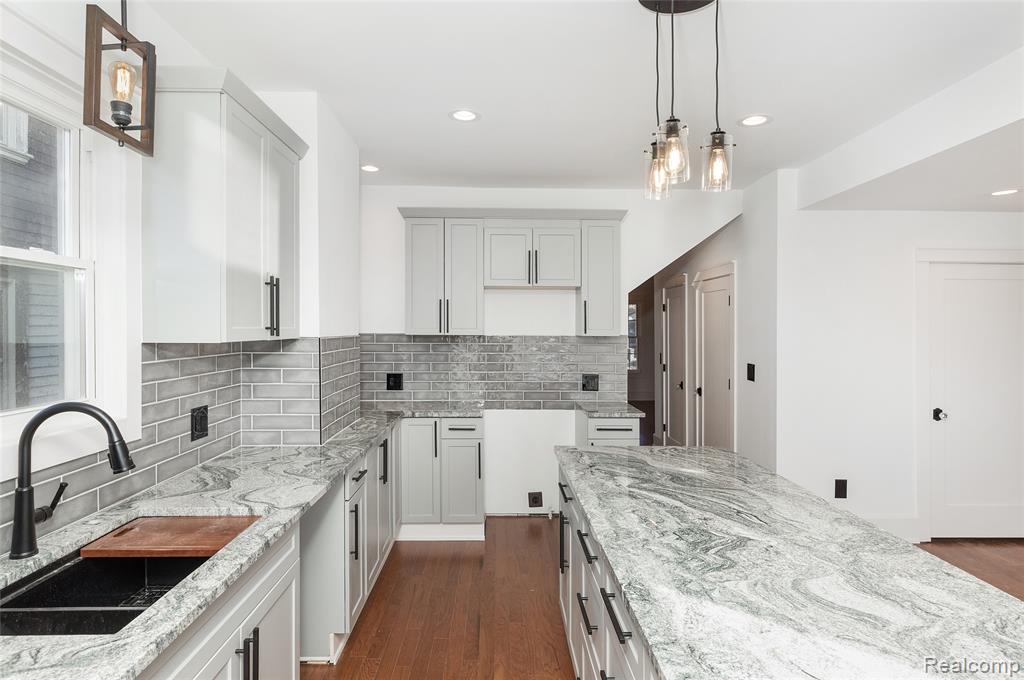 1583 Cadillac Boulevard, Detroit, MI 48214 — Photo 11