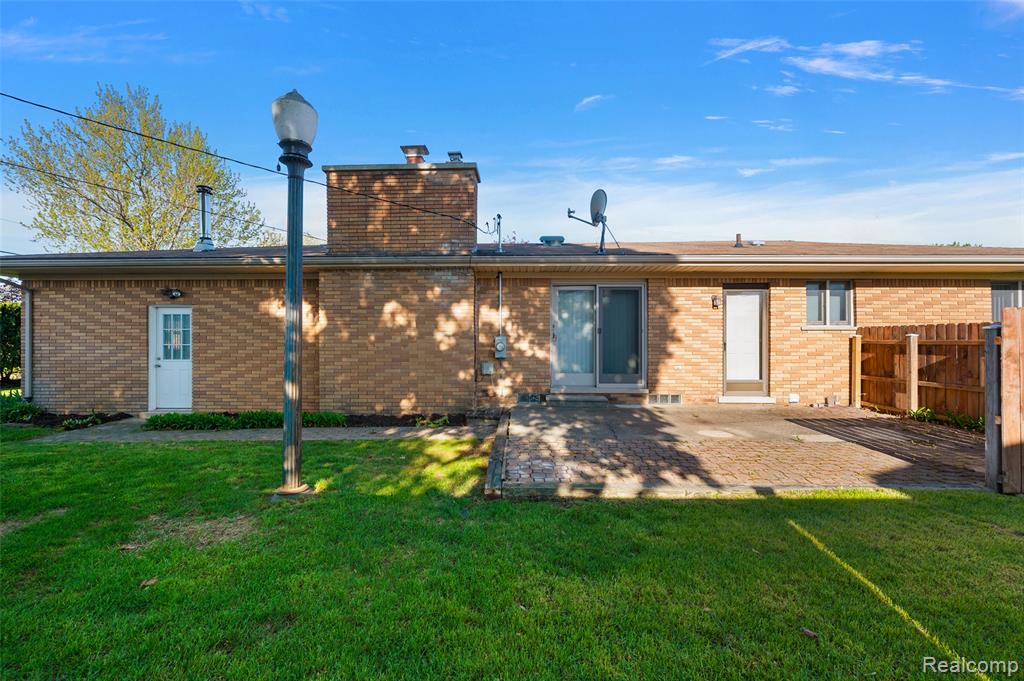 15 Pleasant Lake Drive, Waterford, MI 48327 — Photo 51