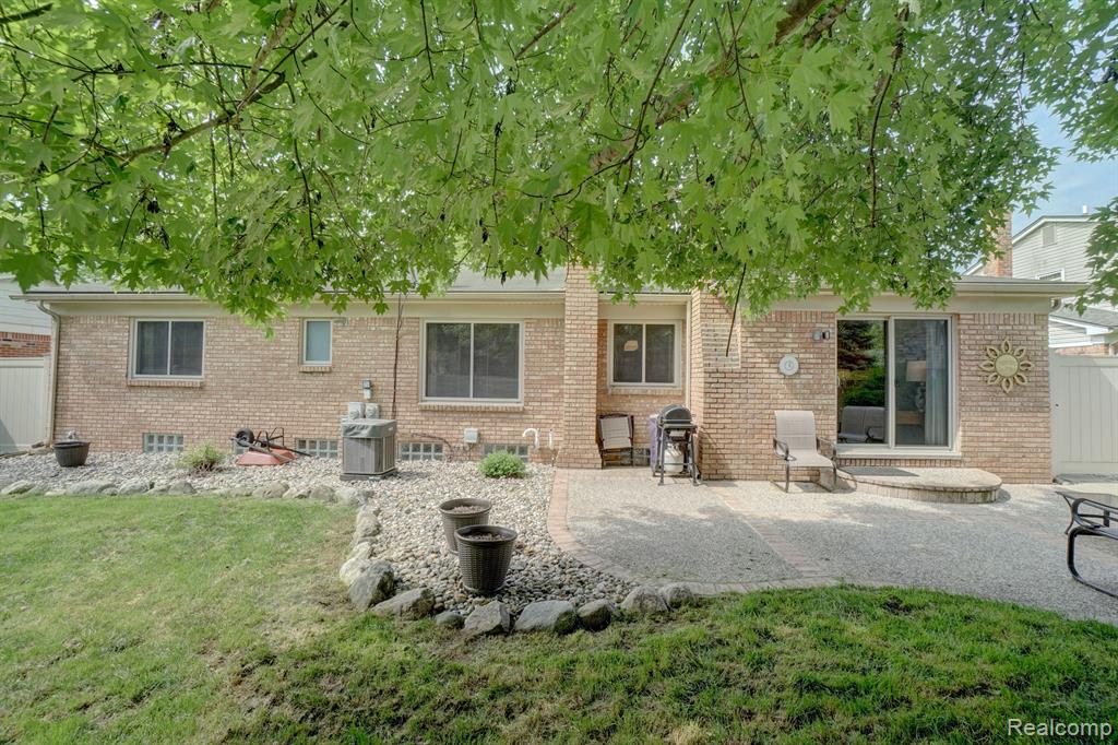 5760 LARKINS Drive, Troy, MI 48085 — Photo 30