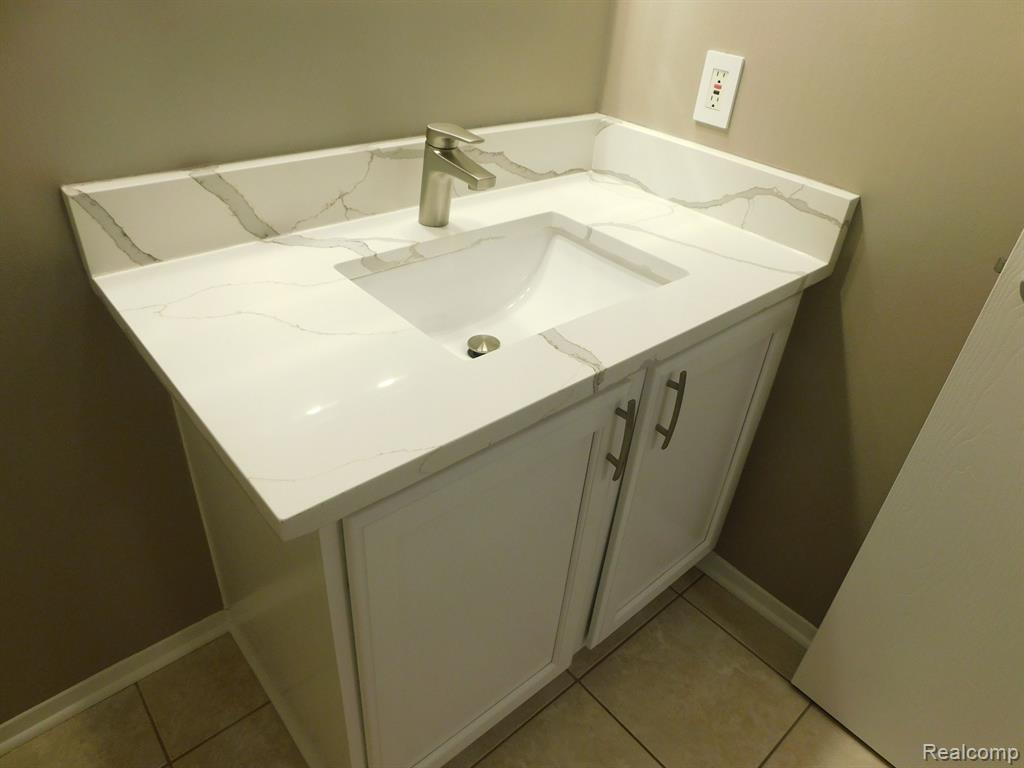 5606 DRAKE HOLLOW Drive W, West Bloomfield, MI — Photo 31
