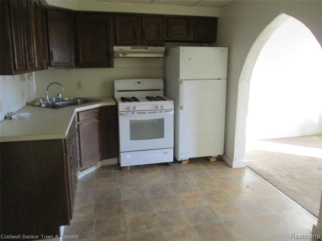 910 W Main Street, Owosso, MI 48867 — Photo 13