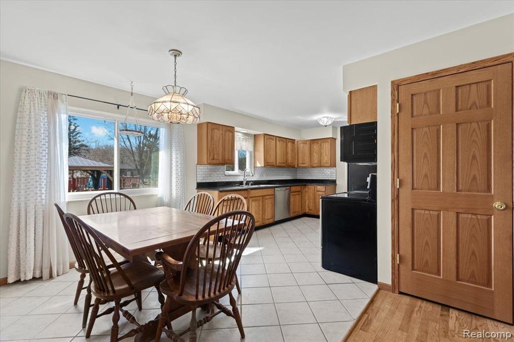 7242 HOUGHTON Drive, Davison, MI 48423 — Photo 3