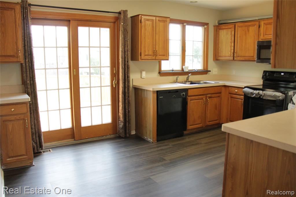 44777 SALTZ Road, Canton, MI 48187 — Photo 25