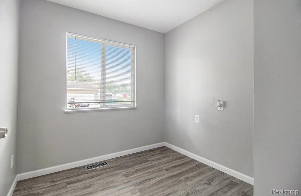 35381 Dern Drive, Brownstown, MI — Photo 9