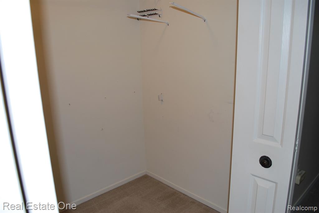 697 RAVENCREST Lane, 5, Westland, MI — Photo 21