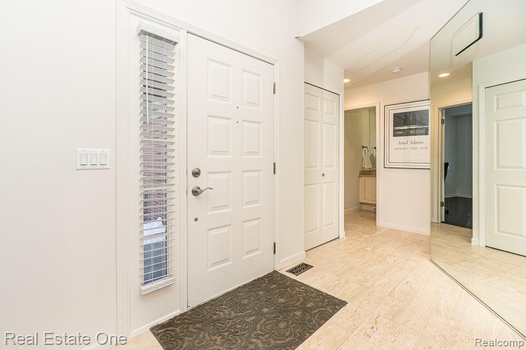 7086 Danbrooke Court, West Bloomfield, MI — Photo 3