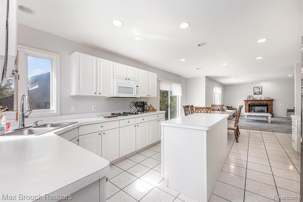 6011 MAPLE FOREST, West Bloomfield, MI — Photo 10