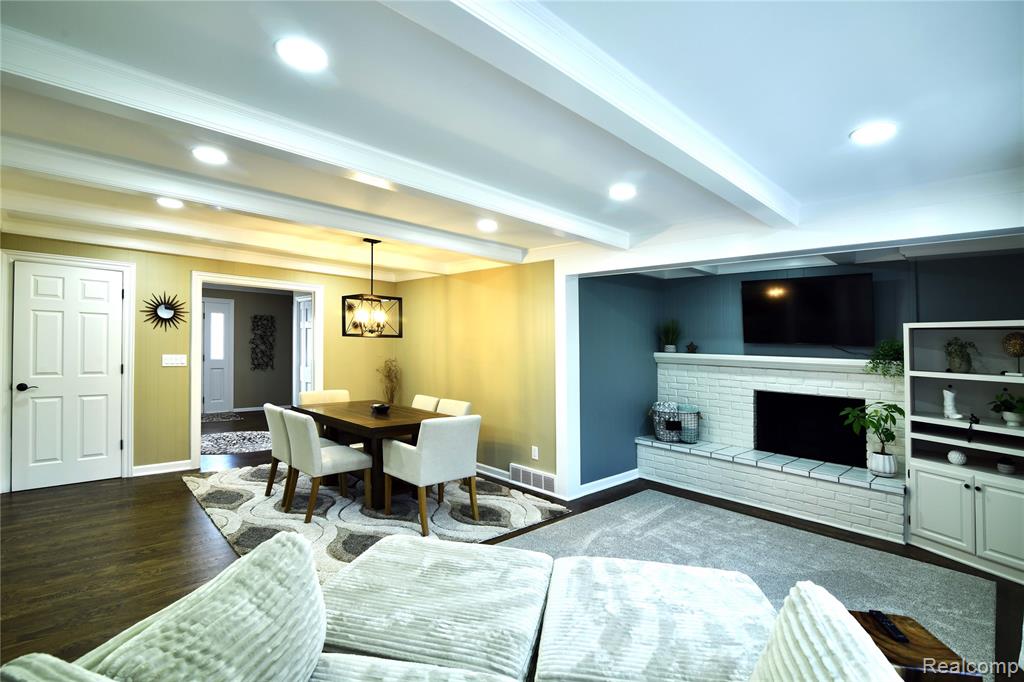 9693 BURNING TREE Drive, Grand Blanc, MI 48439 — Photo 12