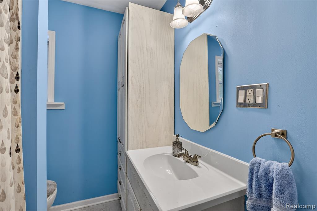 647 N Washington Street, Owosso, MI 48867 — Photo 25