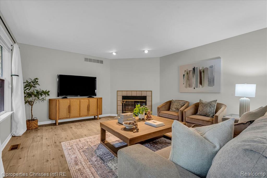 5963 James Head Court, West Bloomfield, MI 48324 — Photo 5