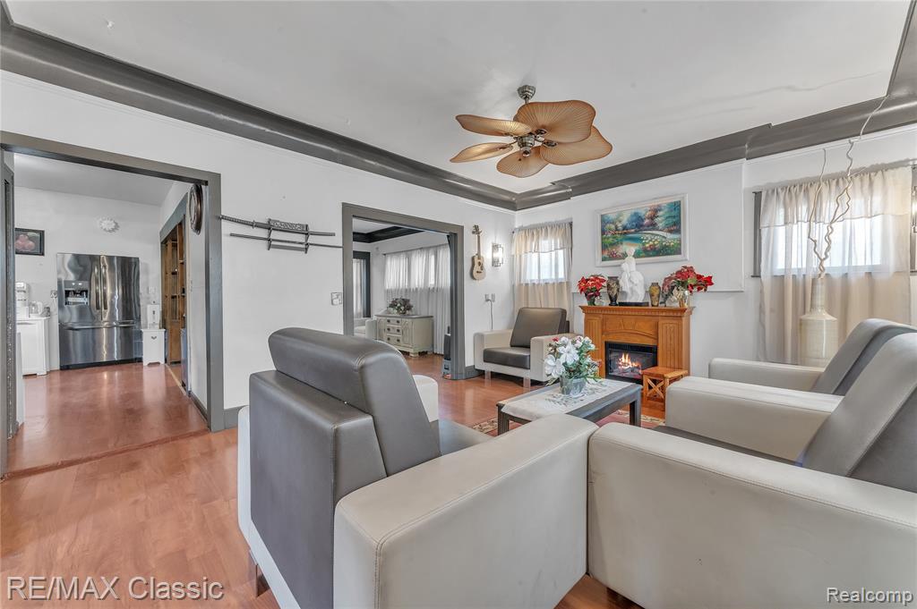 574 W Greendale, Detroit, MI 48203 — Photo 2