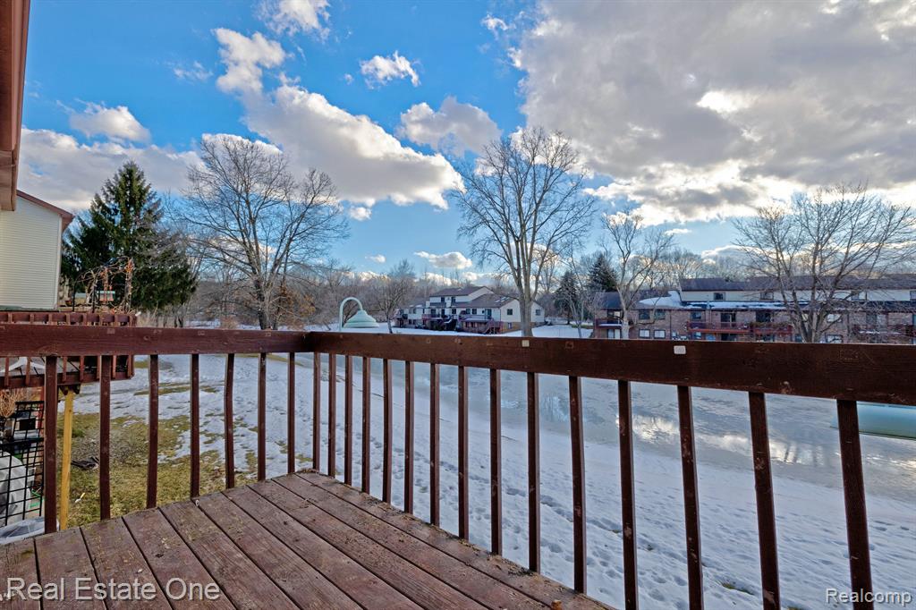 9045 E BLUEWATER Drive, Clarkston, MI 48348 — Photo 50